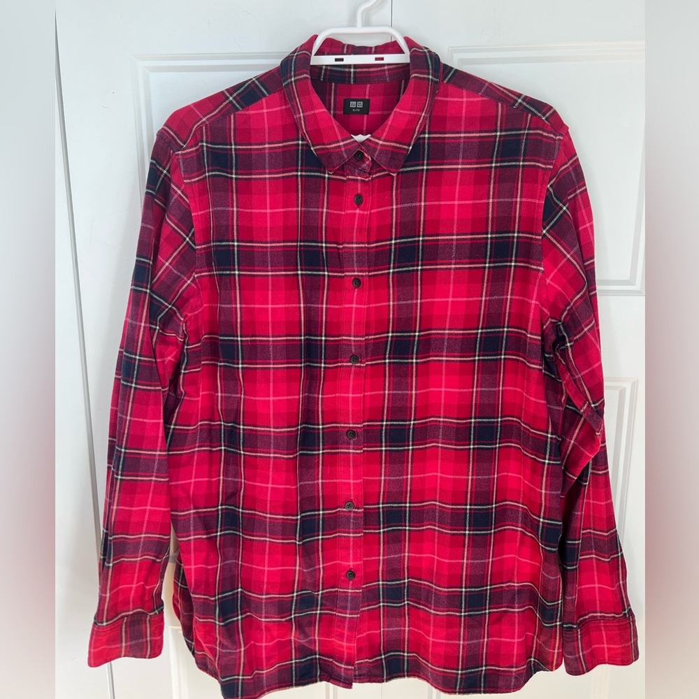 Uniqlo women’s checkered shirt